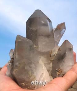 900g. Grappes de quartz fantôme gris bien terminées de Skardu, Pakistan