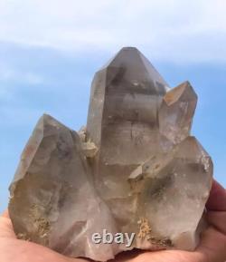 900g. Grappes de quartz fantôme gris bien terminées de Skardu, Pakistan