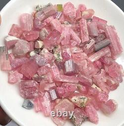 90 grammes de magnifiques morceaux de cristaux de tourmaline rose en provenance d'Afghanistan.