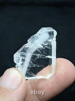Agrégat de cristaux de quartz à fil (lot de 43 pièces) du Balochistan au Pakistan.
