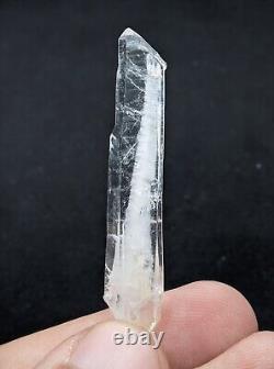 Agrégat de cristaux de quartz à fil (lot de 43 pièces) du Balochistan au Pakistan.