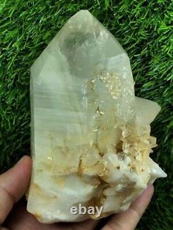 Agrégat de cristaux de quartz gros morceau du Pakistan. 896 grammes