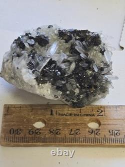 Beau spécimen de quartz tétraédrite