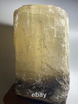 Belle pièce de cristal de Kunzite d'Afghanistan, 1900 grammes.