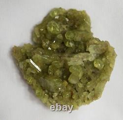 Belle pièce de cristal de Vesuvianite, gemme minérale de haute qualité