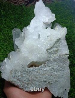 Cluster de quartz magnifique de 2022g et pièce de quartz de faden provenant de Skardu, Pakistan.