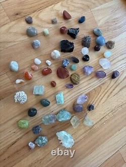 Collection de cristaux 54 pièces. État EXCELLENT. Agate, quartz, etc.