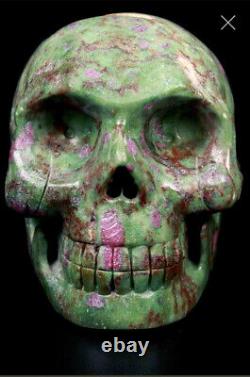 Corbeau Sculpté Rubis Fuchsite 769g Cristal Skull Carve Pièce Rare