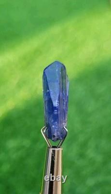 Cristal de Tanzanite Terminé Une Pièce Éblouissante Pour Collection (15ct)