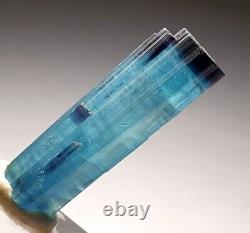 Cristal de pièce centrale en tourmaline indicolite de 3 grammes avec capuchon bleu