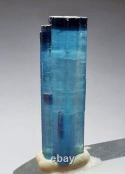 Cristal de pièce centrale en tourmaline indicolite de 3 grammes avec capuchon bleu