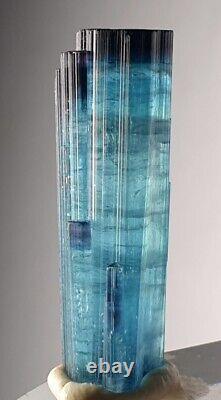 Cristal de pièce centrale en tourmaline indicolite de 3 grammes avec capuchon bleu