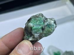 Échantillons minéraux de quartz avec émeraude verte vive naturelle rare - 16 pièces