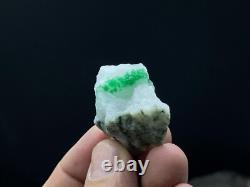 Échantillons minéraux de quartz avec émeraude verte vive naturelle rare - 16 pièces