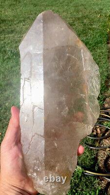 Énorme cristal de quartz fumé avec rutile de Hiddenite en Caroline du Nord - Pièce de musée