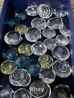 Ensemble de coquillages supérieurs miniatures 2007 880692 en cristal Swarovski composé de 29 pièces jaunes, bleues et transparentes.