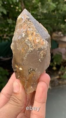 Étonnant morceau de cristal de quartz fumé avec terminaison gravée du Pakistan