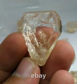 Facet Grade Golden Rough Topaz Crystal Avec Une Belle Couleur Du Pakistan. 13 Pièces