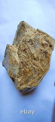 Fenêtre en quartz squelettique de 4 kg en forme de montagne