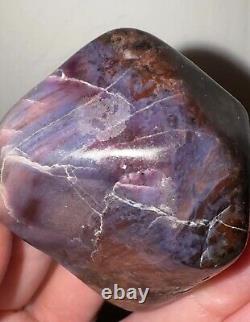 Grand morceau de cristal de sugilite rare et magnifique