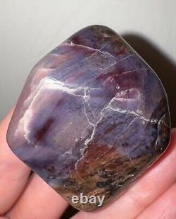 Grand morceau de cristal de sugilite rare et magnifique