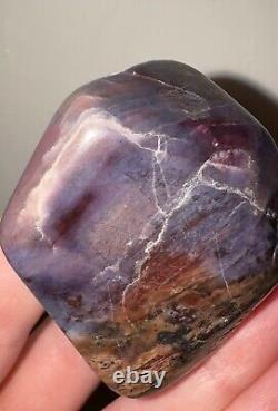 Grand morceau de cristal de sugilite rare et magnifique