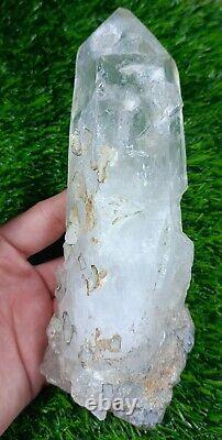 Grand point de cristal de quartz - Une pièce de collection de 850 grammes en provenance de Skardu, Pakistan.