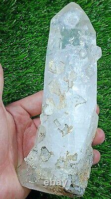 Grand point de cristal de quartz - Une pièce de collection de 850 grammes en provenance de Skardu, Pakistan.