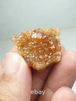 Groupe de grenats hessonites sur matrice avec éclat brillant (lot de 12 pièces)