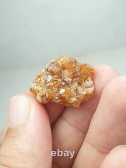 Groupe de grenats hessonites sur matrice avec éclat brillant (lot de 12 pièces)