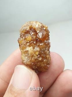 Groupe de grenats hessonites sur matrice avec éclat brillant (lot de 12 pièces)