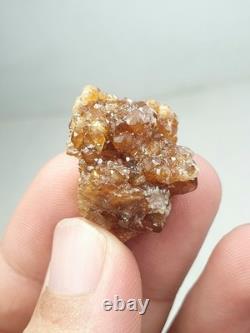 Groupe de grenats hessonites sur matrice avec éclat brillant (lot de 12 pièces)