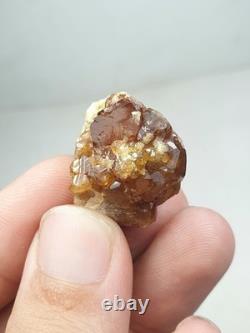 Groupe de grenats hessonites sur matrice avec éclat brillant (lot de 12 pièces)