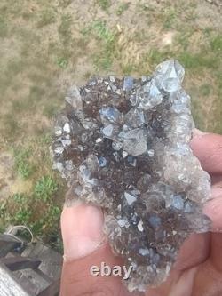 Herkimer ? Perchers On ? Plaque de Druze Fumée (Pièce Rare) Minéralogiste Direct