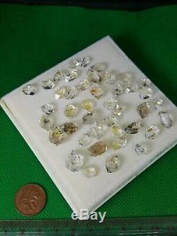 Les Cristaux De Diamant Petrolium 42 Pièces Avec Essence Visible Jaune À L'intérieur