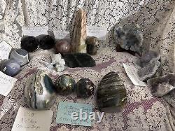 Lot de 17 pièces de cristaux, roches, minéraux, labradorite, jaspe et améthyste - Objets de collection en tour