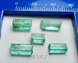 Lot de Cristaux Émeraude Verts Panjshir Top @AFG. 5 Pièces 8,8 Carats