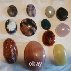 Lot de Cristaux de Plus de 110 Pièces. Galets, Bruts, Poli, Sculptures, Etc.