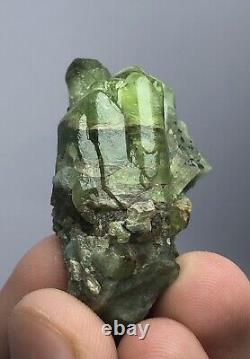 Lot de spécimens de cristaux de péridot de 295 grammes du Pakistan, 13 pièces