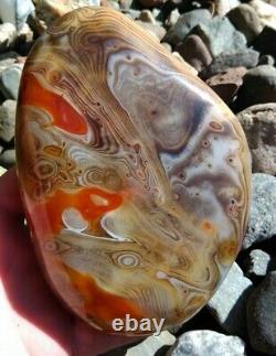 Madagascar Banded Agate Jumbo Tourbillonnant 3,6 Onces Design Center Piece Onyx Agate