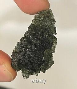 Moldavite de Besednice 13,20 grammes / 66ct Grade régulier + Grande pièce Surface en quartz