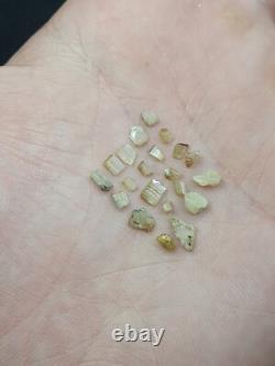 Morceaux bruts de stibiotantalite extrêmement rares d'Afghanistan