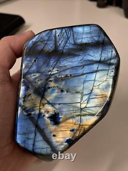 New Labradorite Standing Piece Avec Amourement Flash Mined In Madagascar 830g (10)