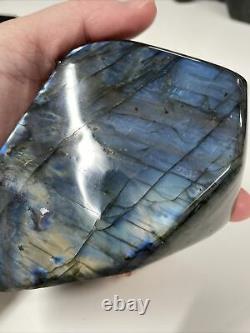 New Labradorite Standing Piece Avec Amourement Flash Mined In Madagascar 830g (10)