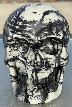 Pièce d'affichage de crâne sculpté à la main en jaspe noir poli de 2,9 lb