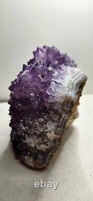 Pièce d'affichage en cristal de stalactite améthyste grandes cristaux jumeaux