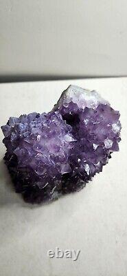 Pièce d'affichage en cristal de stalactite améthyste grandes cristaux jumeaux