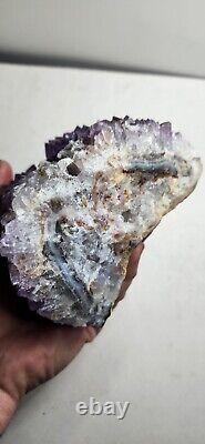 Pièce d'affichage en cristal de stalactite améthyste grandes cristaux jumeaux