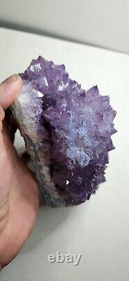 Pièce d'affichage en cristal de stalactite améthyste grandes cristaux jumeaux