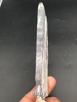 Pièce de cristal de Kunzite de 88 grammes provenant du Pakistan